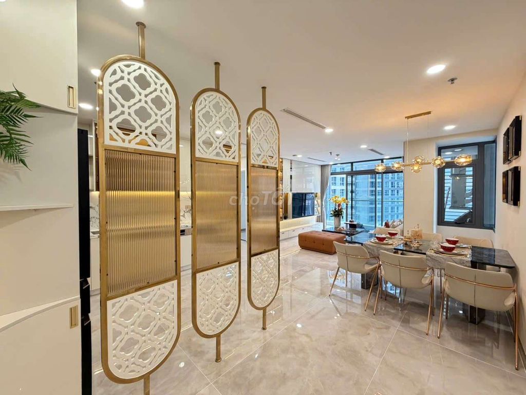 Срочно продается квартира с 4 спальнями в Vinhomes Central Park