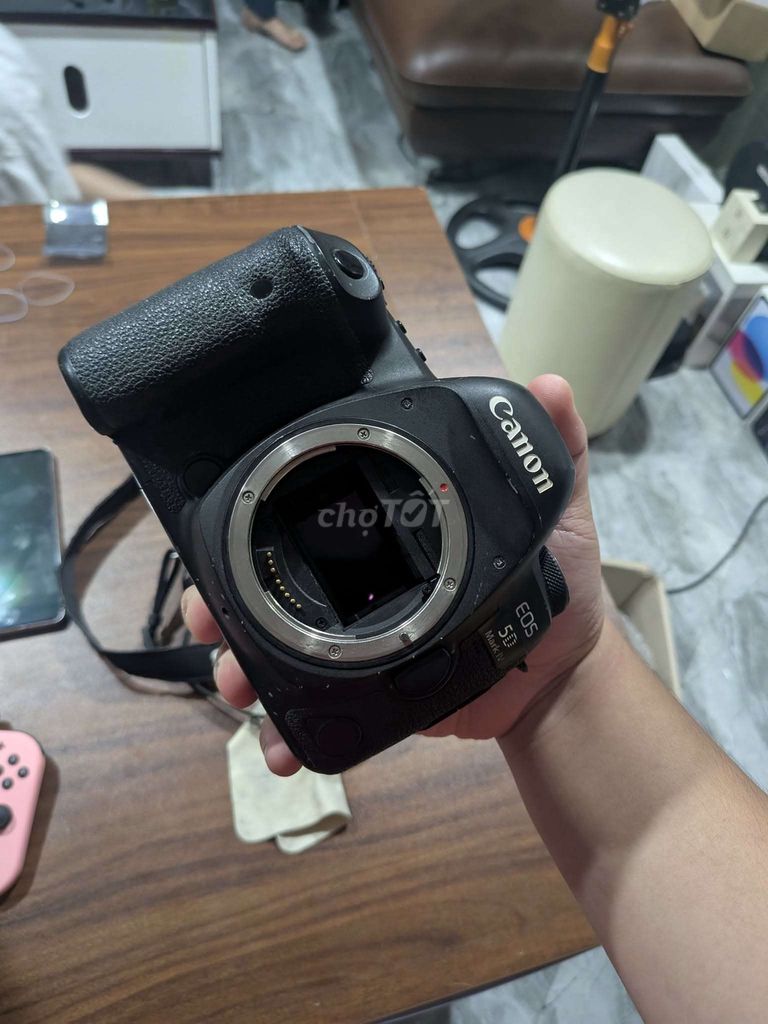 body Canon 5D mark IV. Mua bán Máy ảnh, Máy quay tại Quận Hoàng Mai Hà Nội được đăng bởi Trần Đức Ngọc Minh hình 1