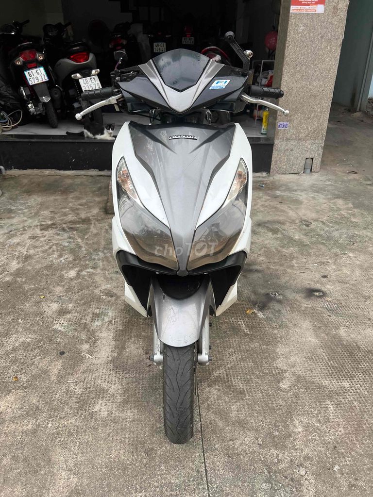 Honda Air Blade 2015 Trắng xám. Mua bán Xe máy tại Thành phố Thuận An Bình Dương được đăng bởi CẦM ĐỒ KHÁNH LINH hình 1
