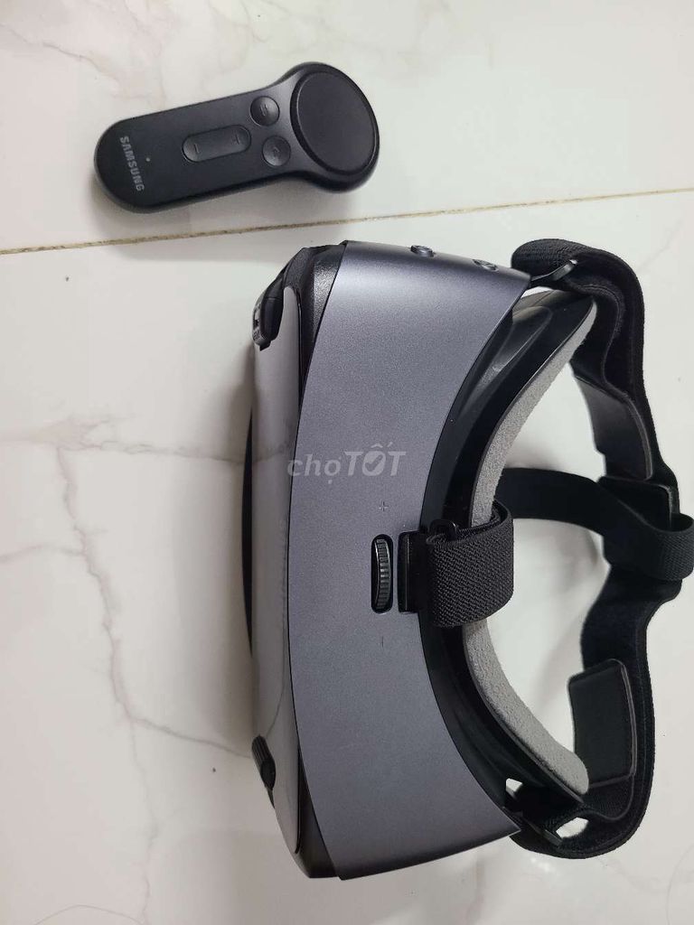 Samsung Gear VR + tay cầm