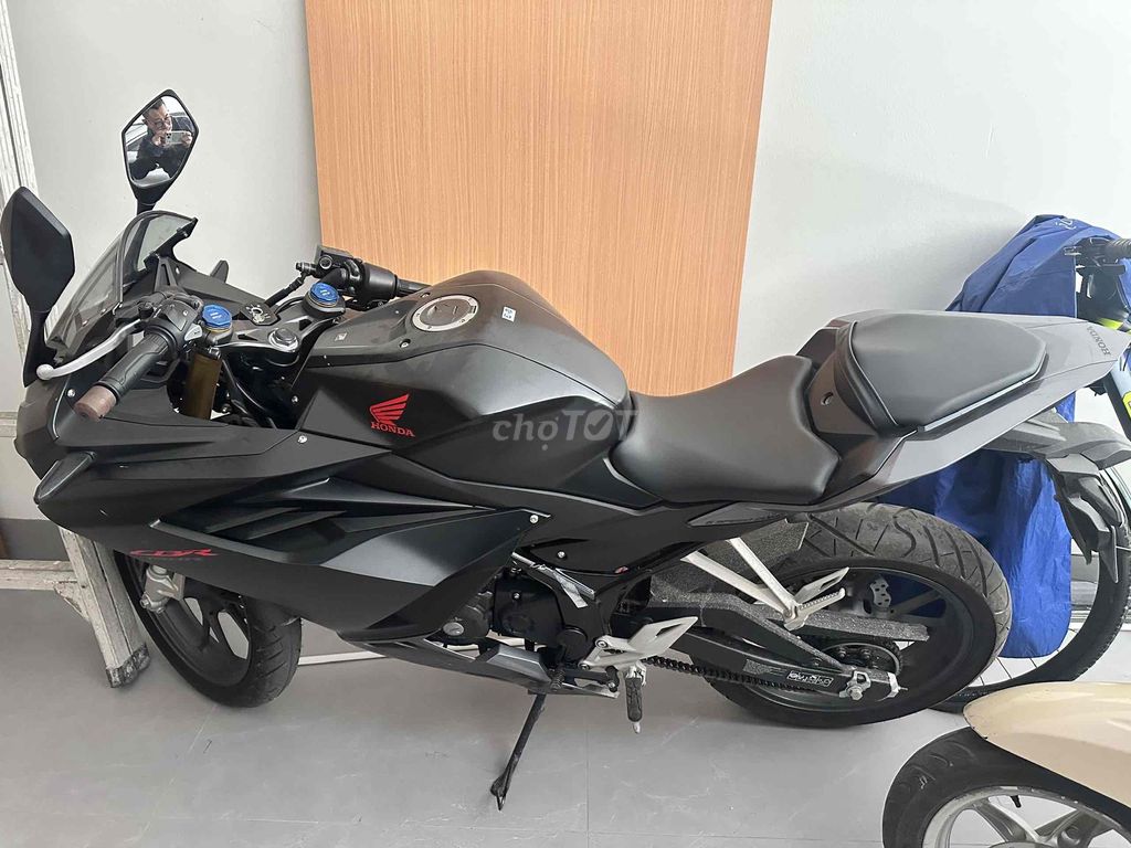 Honda CBR150R черная