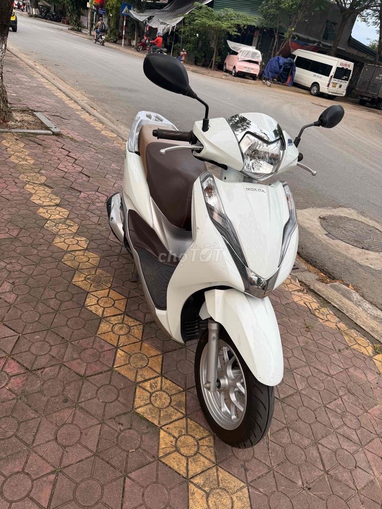 Lead 2018 khóa thông minh zin cứg áo dán keo trong. Mua bán Xe máy tại Thành phố Quảng Ngãi Quảng Ngãi được đăng bởi Hien hình 1