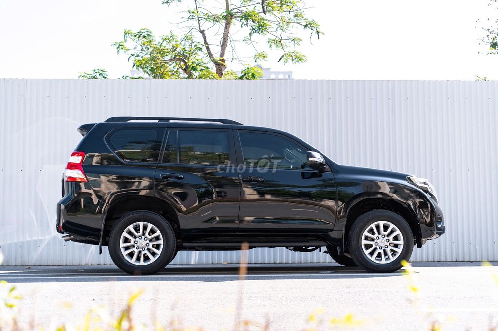 Toyota Prado 2016 TXL 2.7L cực mới. Mua bán Ô tô tại Quận Cầu Giấy Hà Nội được đăng bởi Quân Q Auto hình 5