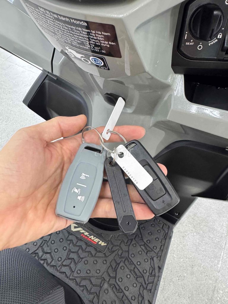 Vairo160 Abs mới đk t8/2025 siêu lướt 1300 km. Mua bán Xe máy tại Quận Cái Răng Cần Thơ được đăng bởi Cửa Hàng Xe Máy Quang Sang hình 4