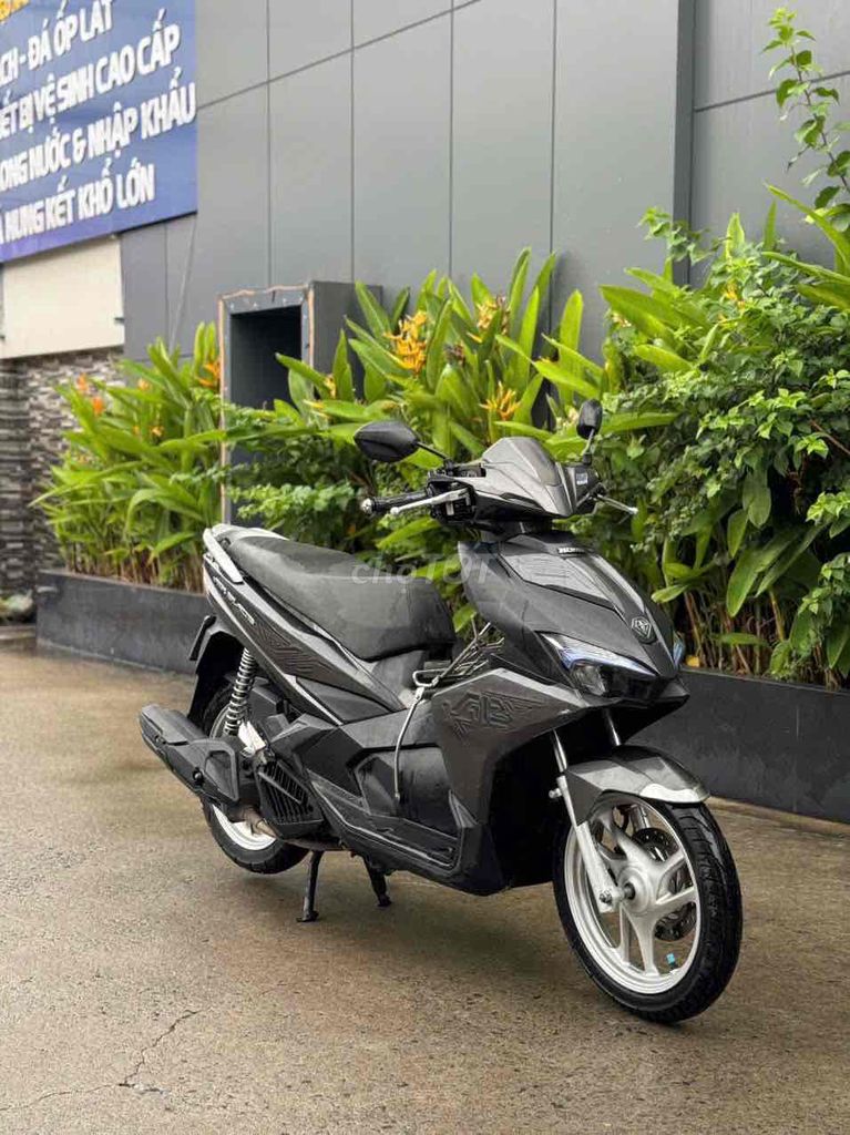Honda Air Blade 2018 с номерами 59 и умным ключом