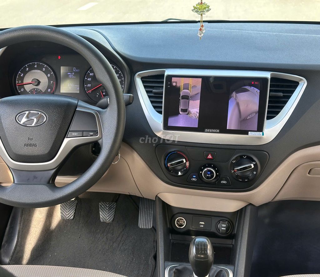 Hyundai Accent 1.4MT 2024 màu xám bạc. Mua bán Ô tô tại Quận 12 Tp Hồ Chí Minh được đăng bởi Việt 8080 hình 3