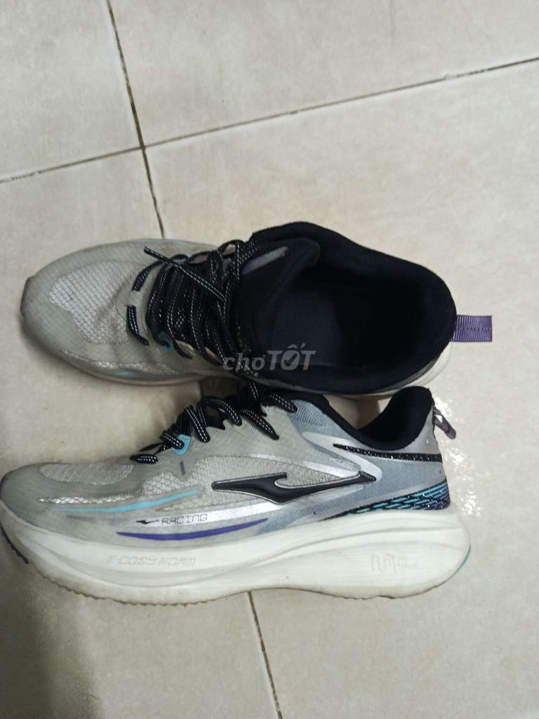 Giày Erke chạy bộ size 42