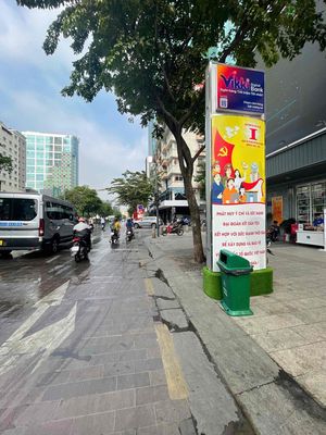 Mặt tiền phố đi bộ Nguyễn Huệ
