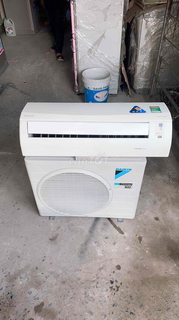 may lanh daikin 1hp inverter gas 32