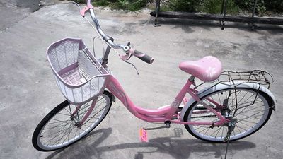 Xe đạp nữ khung kim loại màu Hồng còn mới. Mua bán Xe đạp tại Huyện Nhà Bè Tp Hồ Chí Minh được đăng bởi Qui
