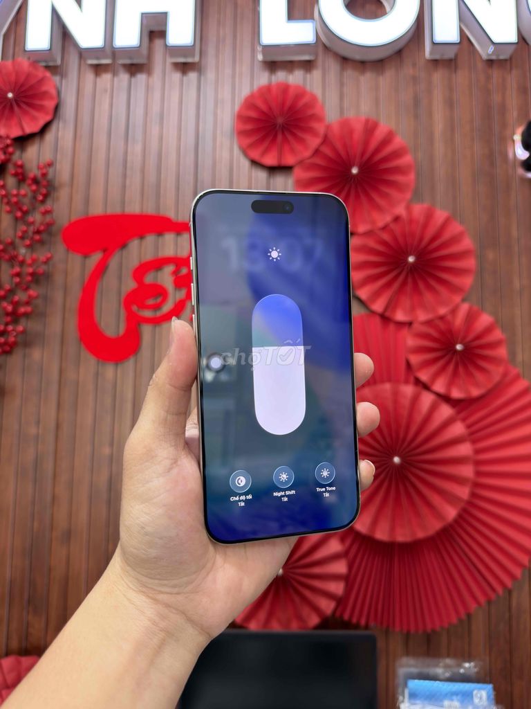 iPhone 16 Pro Max 256GB Titan trắng. Mua bán Điện thoại tại Huyện Phong Điền Cần Thơ được đăng bởi Huỳnh Long hình 1