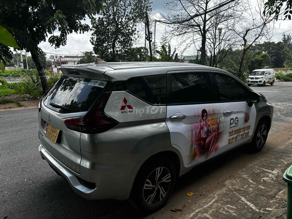 Mitsubishi Xpander, 7 мест, серебристый