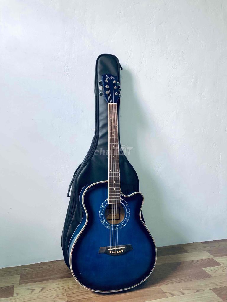 Về quê thanh lý gấp guitar giá rẻ, kèm bao da.