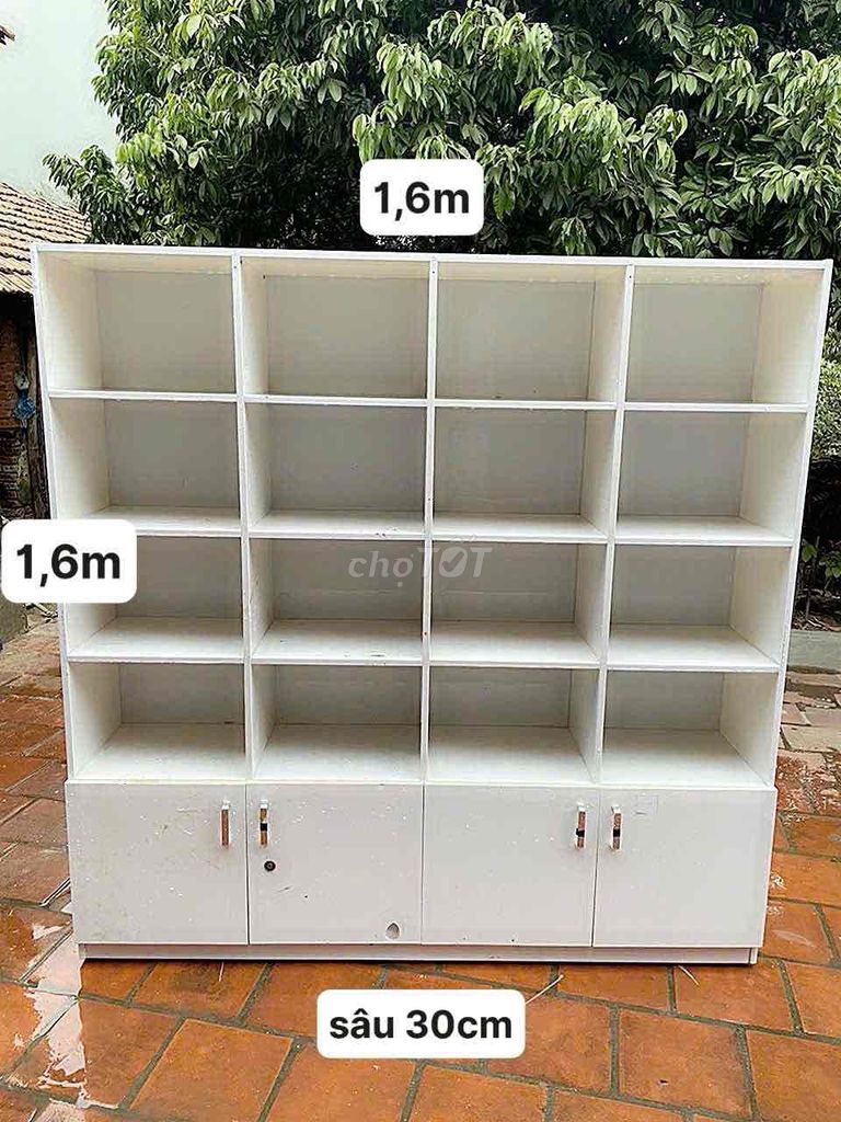 Tủ trưng bày giá 700k KT 1,6x1,6x0,3m