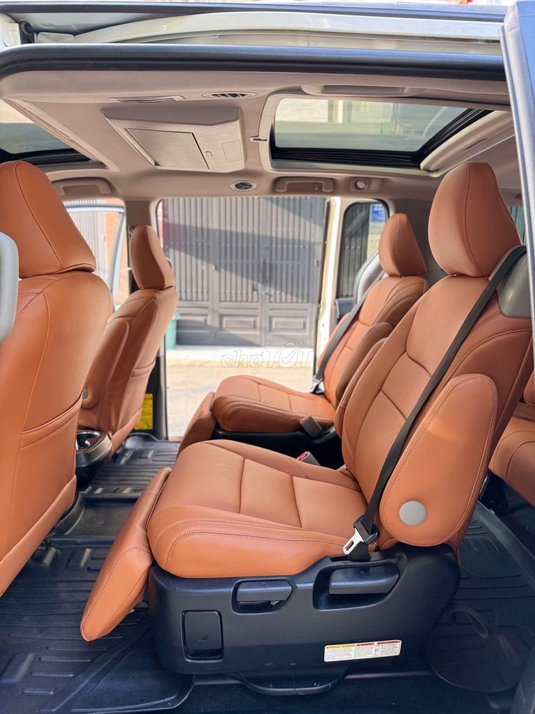 Toyota SIENNA bản Nhập mỹ LIMITED full option. Mua bán Ô tô tại Quận Phú Nhuận Tp Hồ Chí Minh được đăng bởi Hoàng Phát hình 4