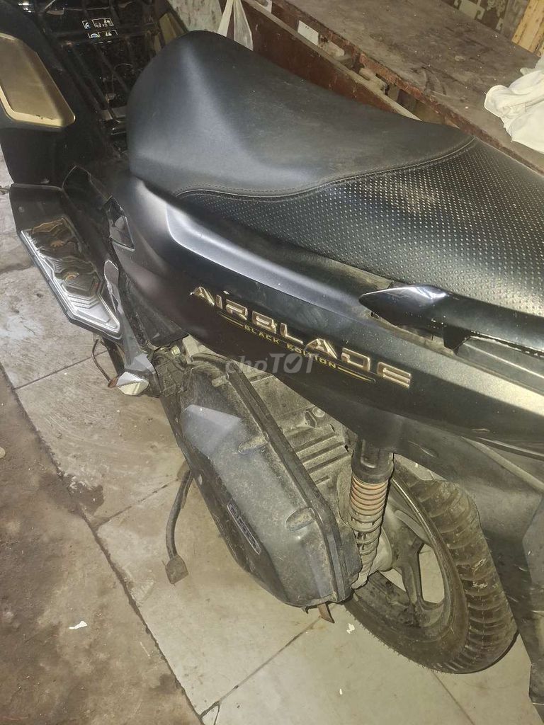 Honda Air Blade 125 2024 черный с золотым