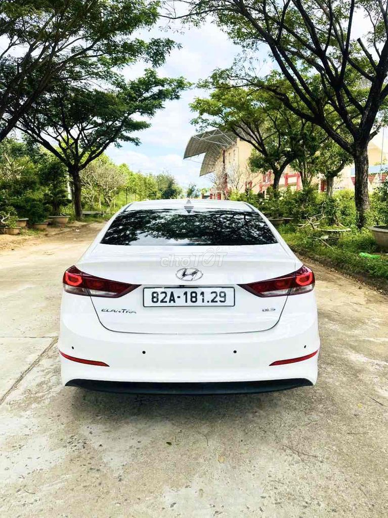 Hyundai Elantra 2018 1.6 MT - 9000 km. Mua bán Ô tô tại Thành phố Pleiku Gia Lai được đăng bởi Huynh kontum hình 3