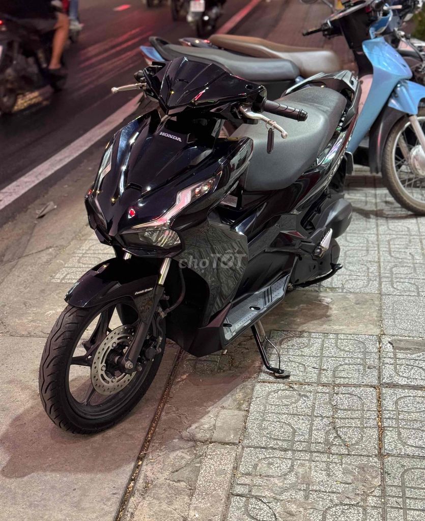 Honda Air Blade 125 2022 Đen bóng 9 chủ ký. Mua bán Xe máy tại Quận Gò Vấp Tp Hồ Chí Minh được đăng bởi CHXM 86 chuyên bán xe trả góp hình 1