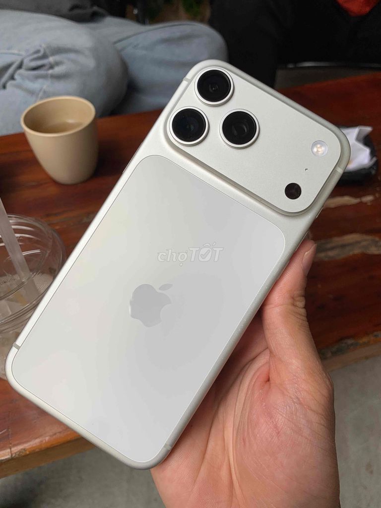 Apple iPhone 17 Pro Max 256GB Bạc. Mua bán Điện thoại tại Thành phố Đà Lạt Lâm Đồng được đăng bởi HPSTORE ĐÀ LẠT hình 1