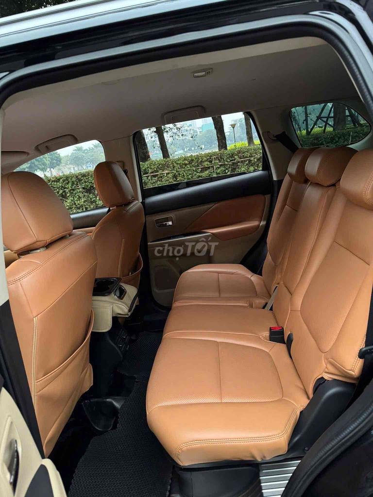 Mitsubishi Outlander 2018 CVT 80000 km. Mua bán Ô tô tại Quận Cầu Giấy Hà Nội được đăng bởi TRUNG HIẾU AUTO hình 17