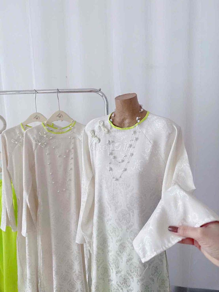 Áo dài gấm hoa. Mua bán Quần áo tại Quận 4 Tp Hồ Chí Minh được đăng bởi Tuyền hình 4