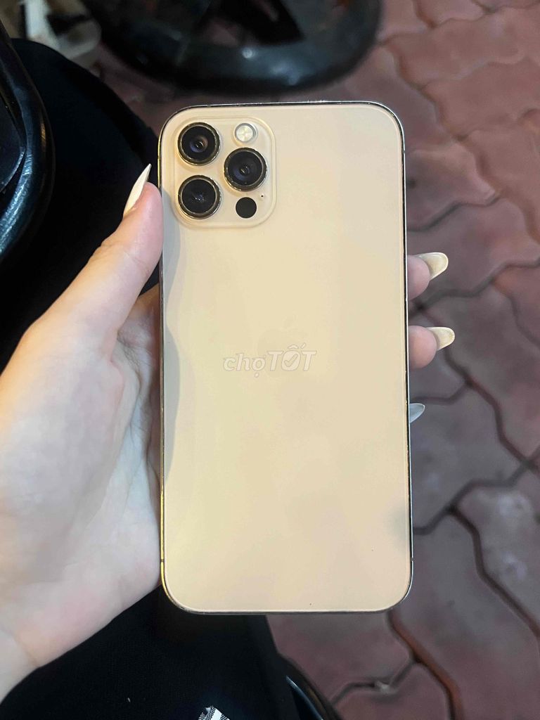 Apple iPhone 12 Pro 128GB Vàng. Mua bán Điện thoại tại Quận 8 Tp Hồ Chí Minh được đăng bởi Huỳnh Ngọc Thảo Hân hình 1