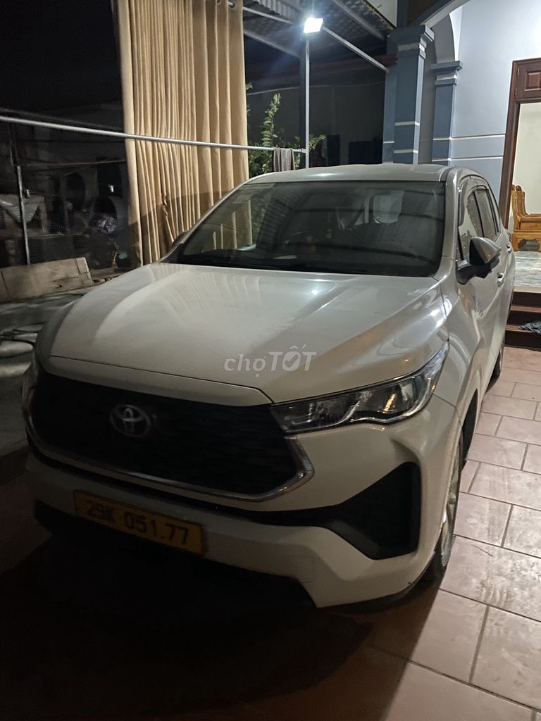 Toyota Innova Cross 2024 бензин 56000 км Белый