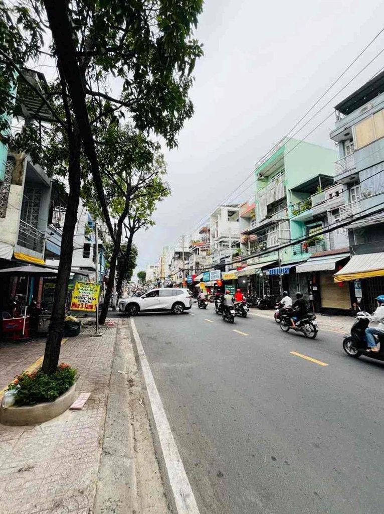 BÁN NHÀ MTKD QUẬN 8. SÁT QUẬN 1, Quận 5. DT: 53m2 - 4 Tầng - Nở hậu.