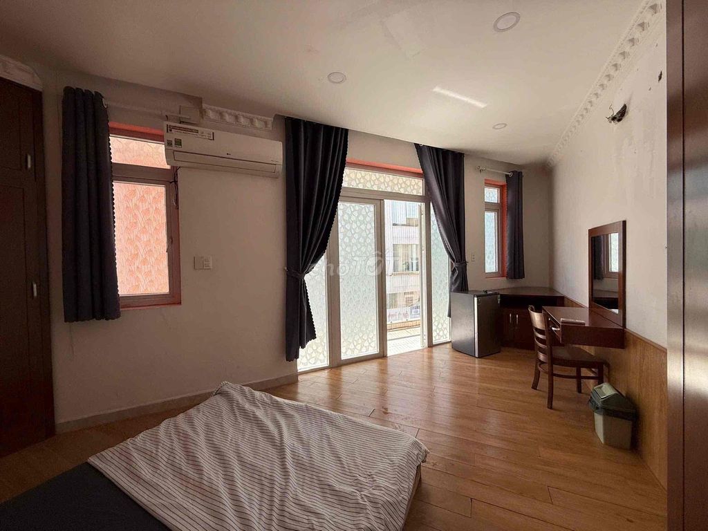 CHO NỮ THUÊ PHÒNG BAN CÔNG FULL NỘI THẤT VIEW CÔNG VIÊN GIA ĐỊNH