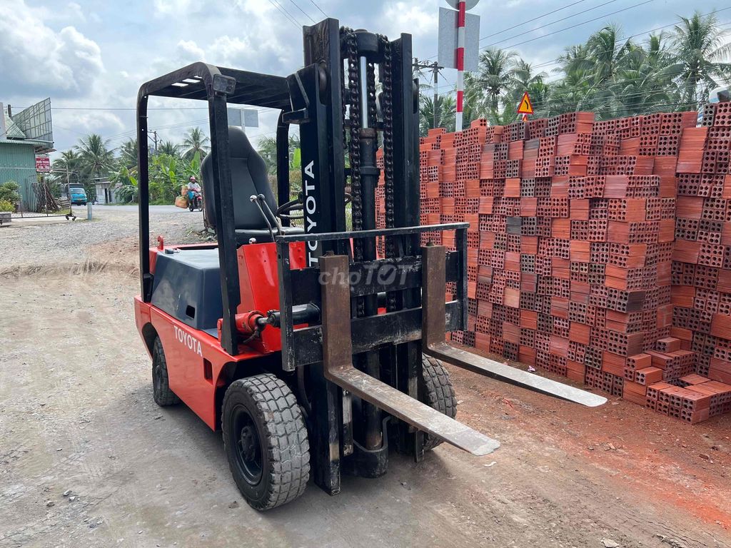 Xe nâng Toyota dầu 2.5 tấn. Mua bán Phương tiện khác tại Huyện Mỏ Cày Bắc Bến Tre được đăng bởi Anh Trai hình 3