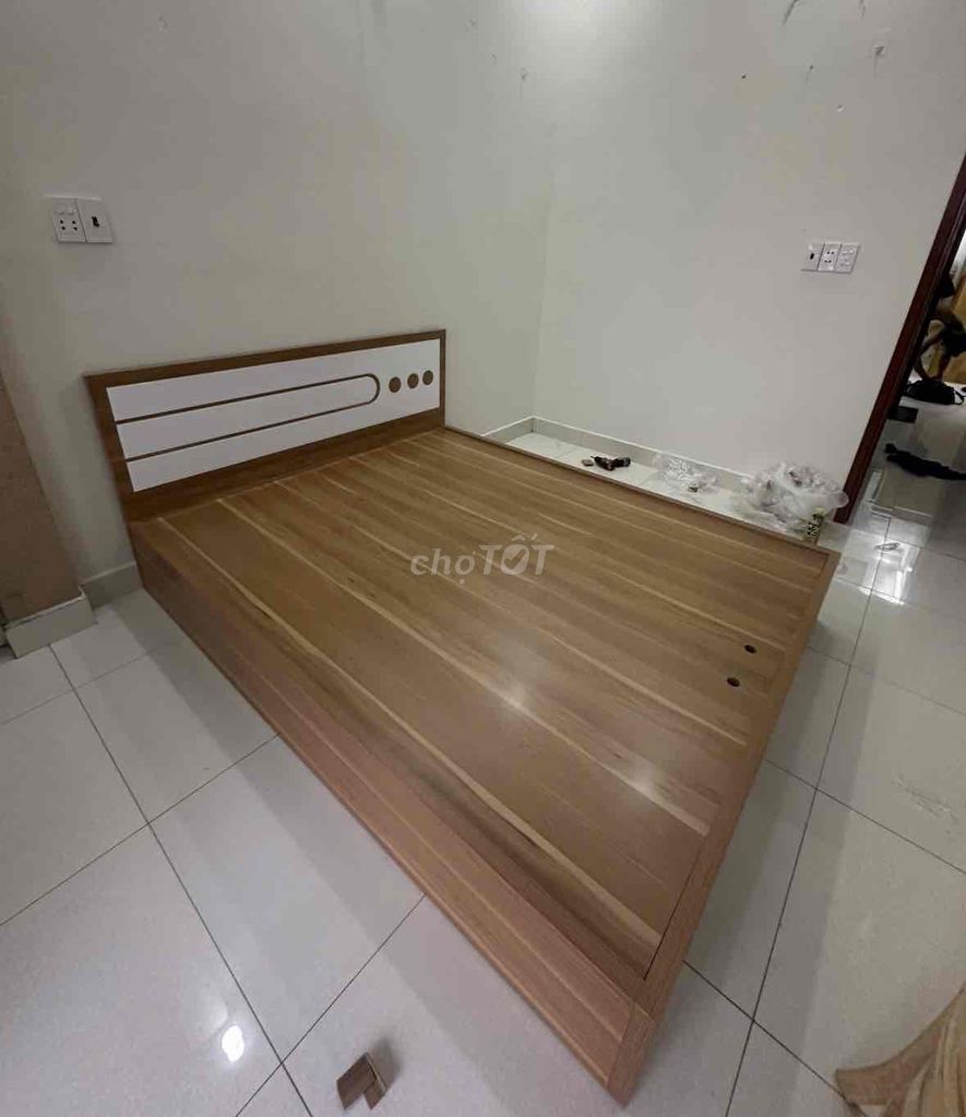 Giường ngủ 1m6x2m Nâu gỗ. Mua bán Giường, chăn ga gối nệm tại Quận 4 Tp Hồ Chí Minh được đăng bởi Hong Le hình 1