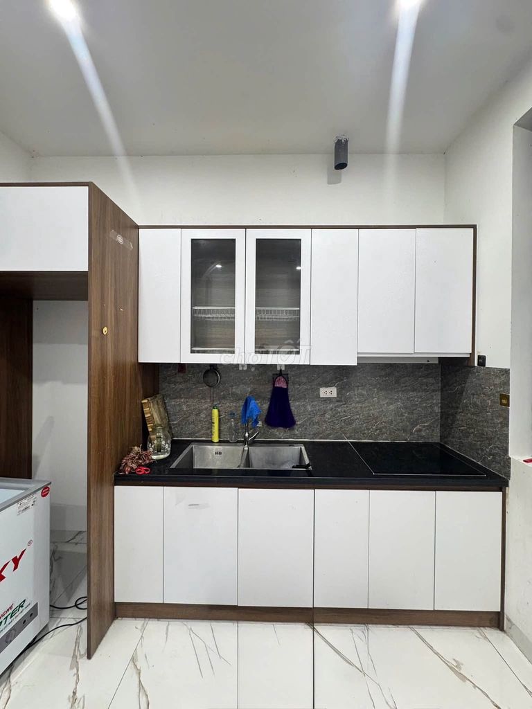 Cho thuê nhà 2 tầng Vin2 gần trung tâm