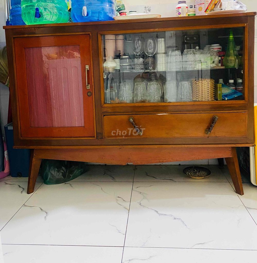 Tủ chén gỗ nâu cổ điển. Mua bán Tủ, kệ gia đình tại Thành phố Long Xuyên An Giang được đăng bởi andrey hình 1