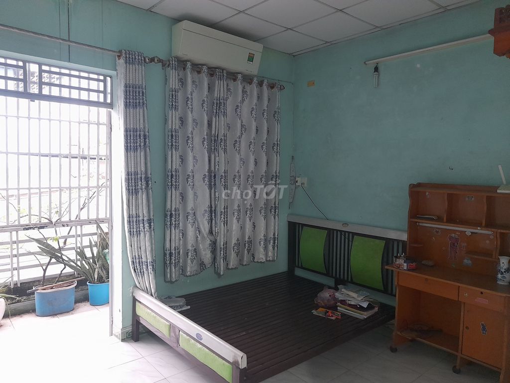 Nguyên căn 4mx12m 1 lầu sẵn nội thất và máy lạnh