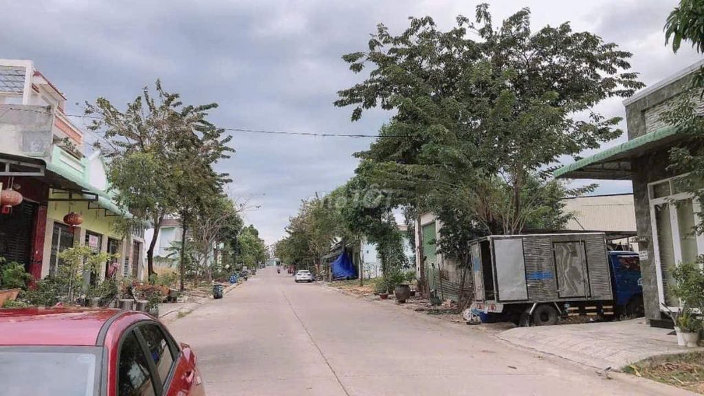 "Bán Lô Đất 300m² Tại Chánh Phú Hòa - Cơ Hội Đầu Tư Không Thể Bỏ Lỡ!"