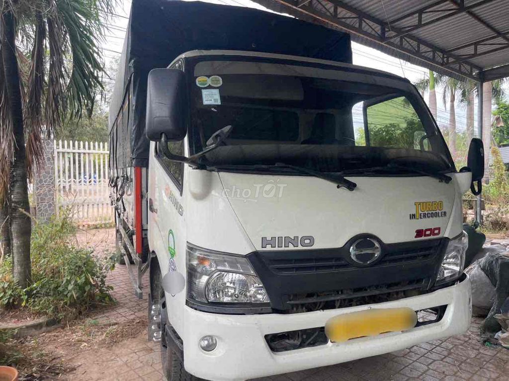 cần bán gấp Hino xzu730 đời 2015 tải 4,7T dài 5,7m