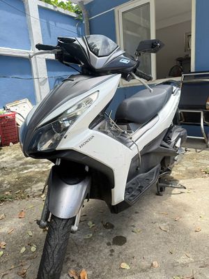 Honda Air Blade 2014 Trắng đen. Mua bán Xe máy tại Quận Ngũ Hành Sơn Đà Nẵng được đăng bởi Kiệt
