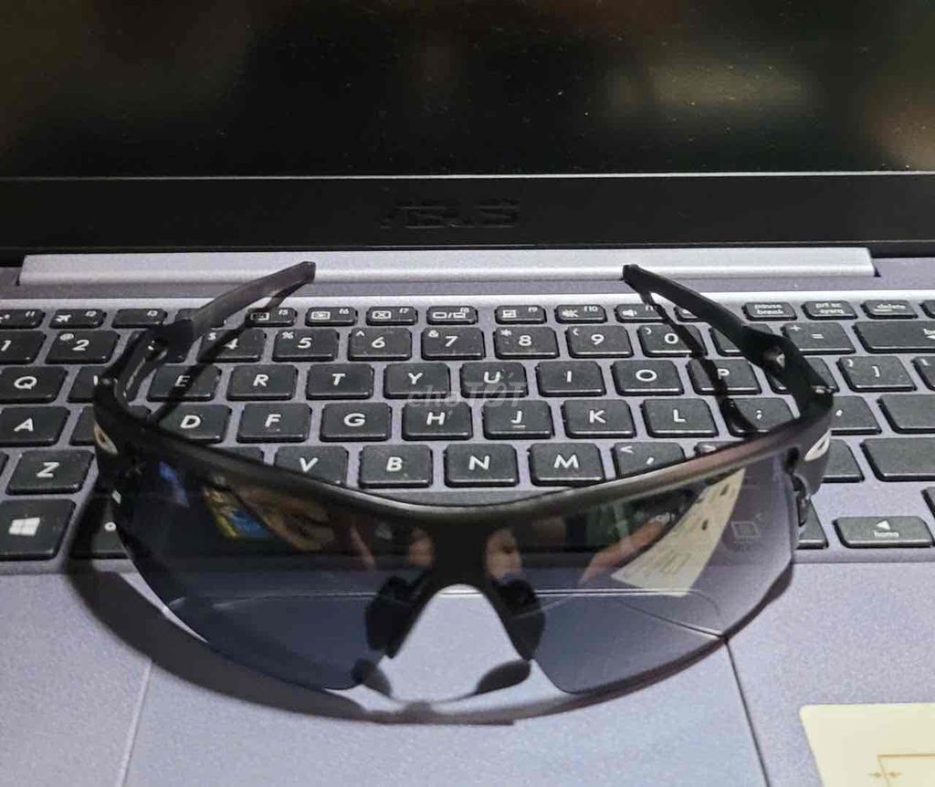 Kính thể thao Oakley Đen Unisex Mới 99%. Mua bán Phụ kiện thời trang khác tại Quận Bình Thạnh Tp Hồ Chí Minh được đăng bởi Hiếu hình 1