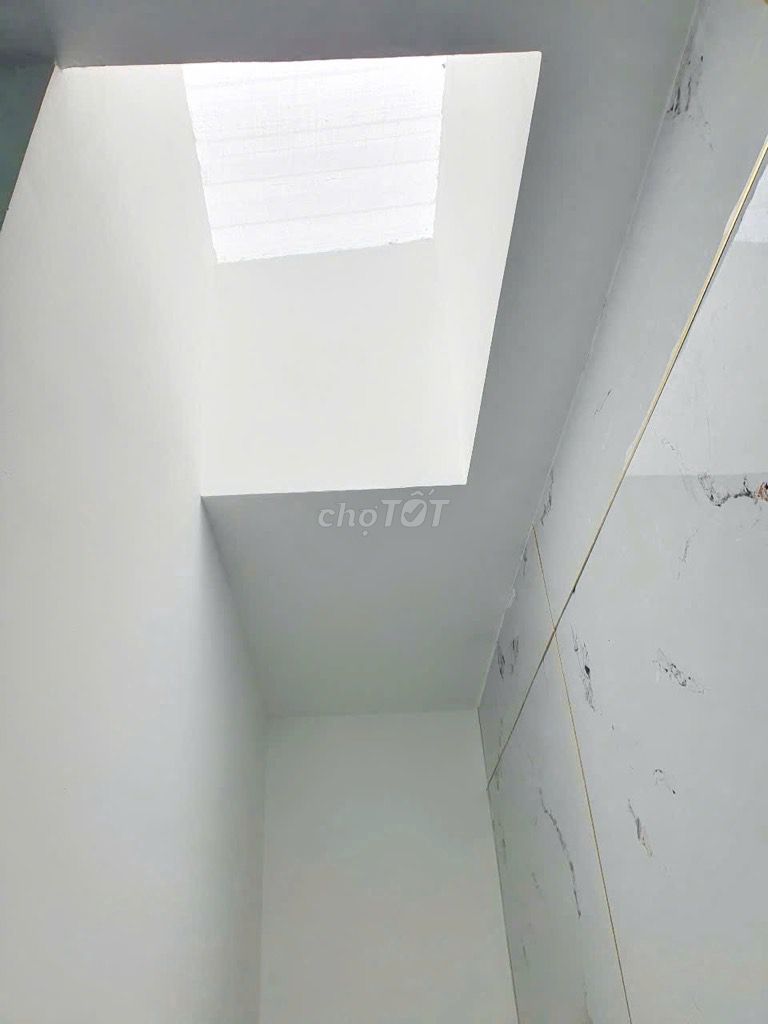 nhà đẹp 35m2, 2PN, ngang 4.3m, HXH, giá hơn 3tỷ, Âu Dương Lân quận 8