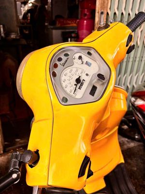 Piaggio Vespa LX150 Vàng