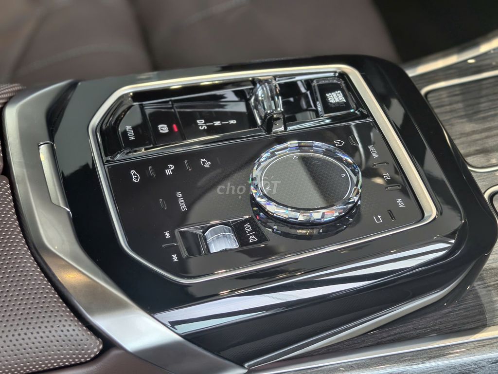 BMW 740i Pure Excellence, белый, 5-местный