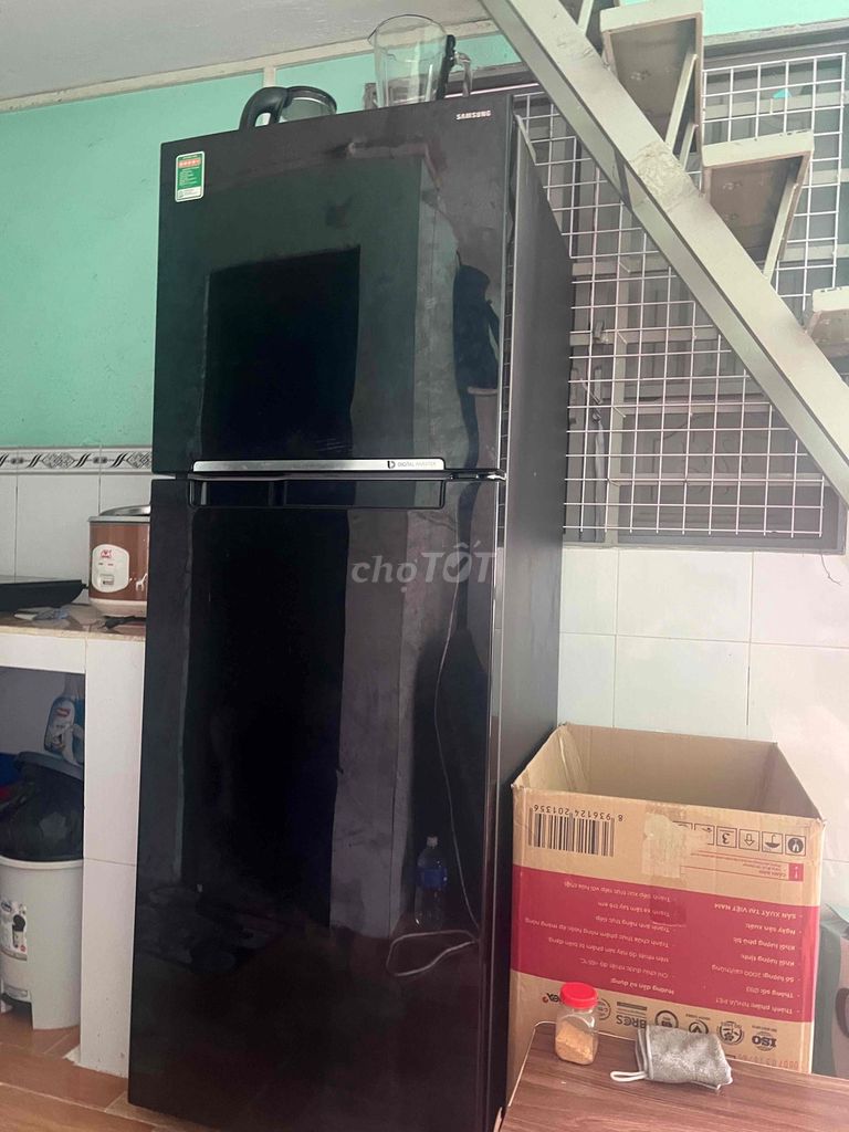 Tủ lạnh Samsung 246L Đen tiết kiệm điện. Mua bán Tủ lạnh tại Thành phố Thủ Dầu Một Bình Dương được đăng bởi Nguyễn Thế Điền  hình 1