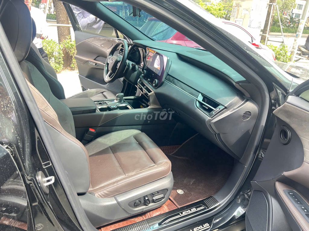 Lexus RX350 Luxury 2023 Đen 40000 km. Mua bán Ô tô tại Quận Bắc Từ Liêm Hà Nội được đăng bởi Trần Mai Đình Đình hình 5