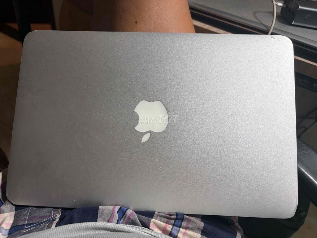 Apple MacBook Air 2011 Bạc màn hình hỏng. Mua bán Laptop tại Quận Ninh Kiều Cần Thơ được đăng bởi Sales hình 1