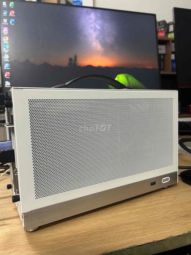 PC Mini cầm tay. Nhỏ gọn tinh tế. Mua bán Máy tính để bàn tại Quận Cẩm Lệ Đà Nẵng được đăng bởi Shii hình 1