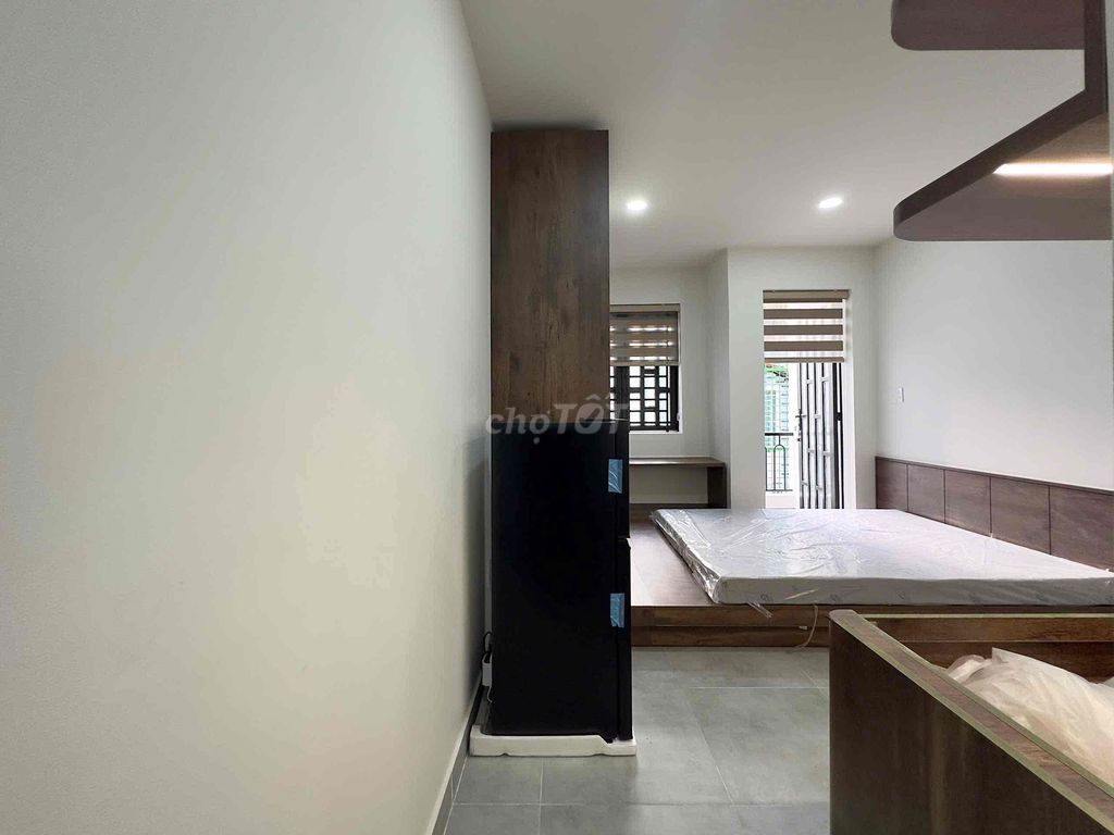 Căn Hộ Studio Ban công Rộng 35m2 - Ngay DH VHU - HUIT - Âu Cơ
