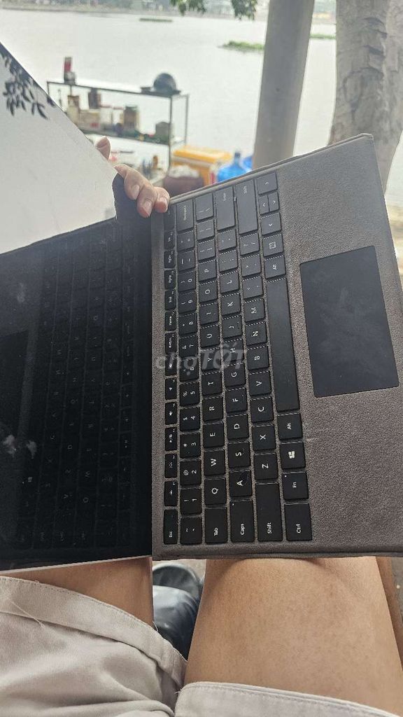 Microsoft Surface Pro 5 i7 8GB Đen. Mua bán Máy tính bảng tại Quận Thanh Xuân Hà Nội được đăng bởi Anh Trung hình 1