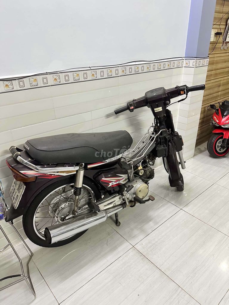 Коричневые номера автомобилей Honda Super Dream