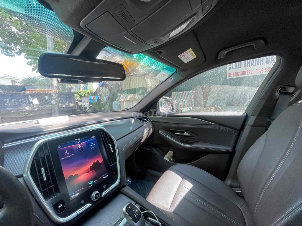 Автоматический номер VinFast Lux A2.0 с турбонаддувом, белый