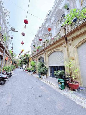 Nhà phố 68 m² · 4 PN · Đường Số 8